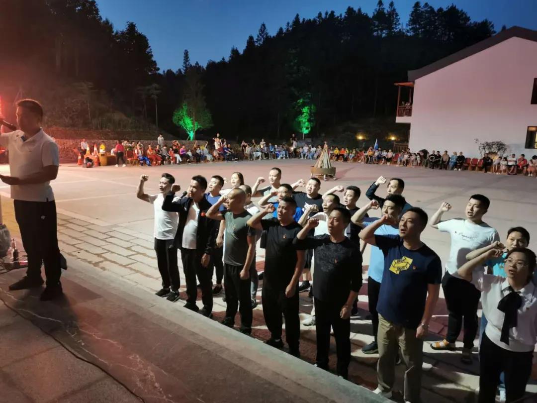 邵阳市创业商会赴新宁太阳谷开展“提信心、促发展”主题党日活动