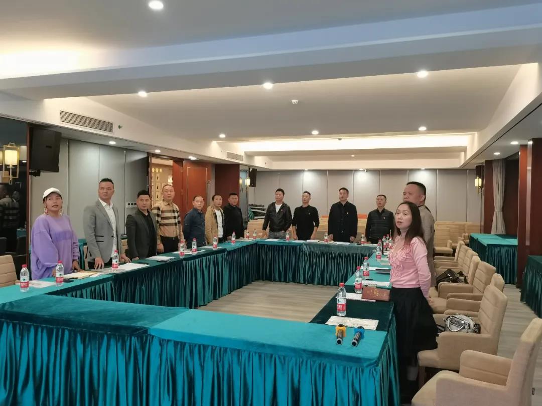 中共邵阳市创业商会委员会机关支部在商会会议室召开支部党员大会