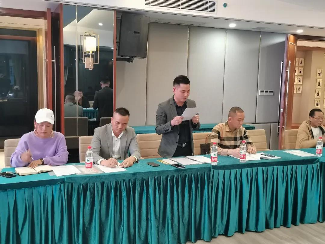 中共邵阳市创业商会委员会机关支部在商会会议室召开支部党员大会