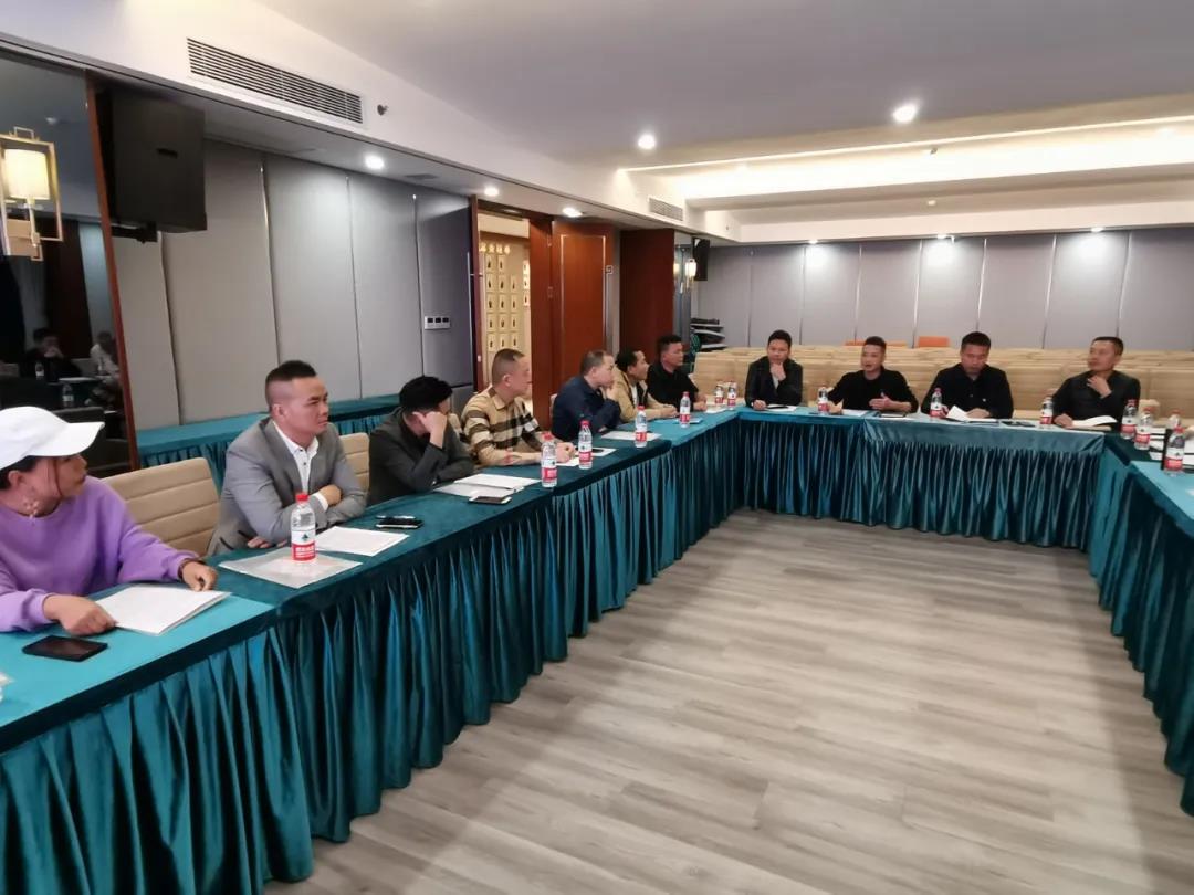 中共邵阳市创业商会委员会机关支部在商会会议室召开支部党员大会