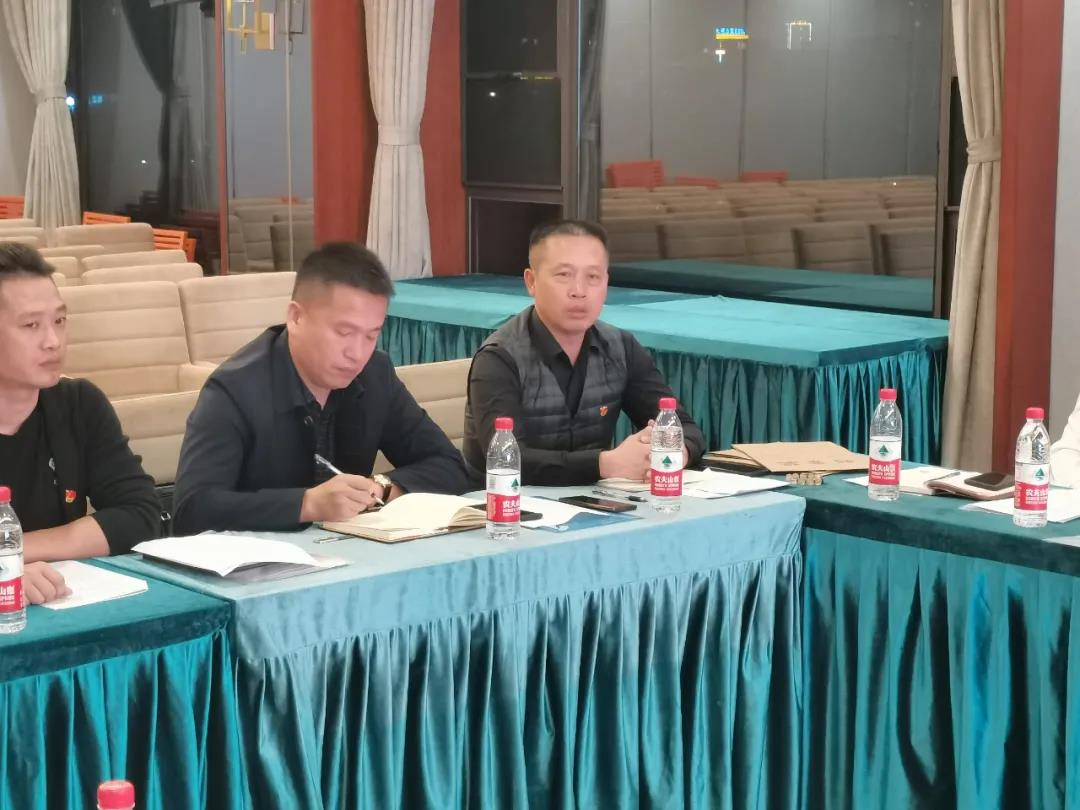 中共邵阳市创业商会委员会机关支部在商会会议室召开支部党员大会