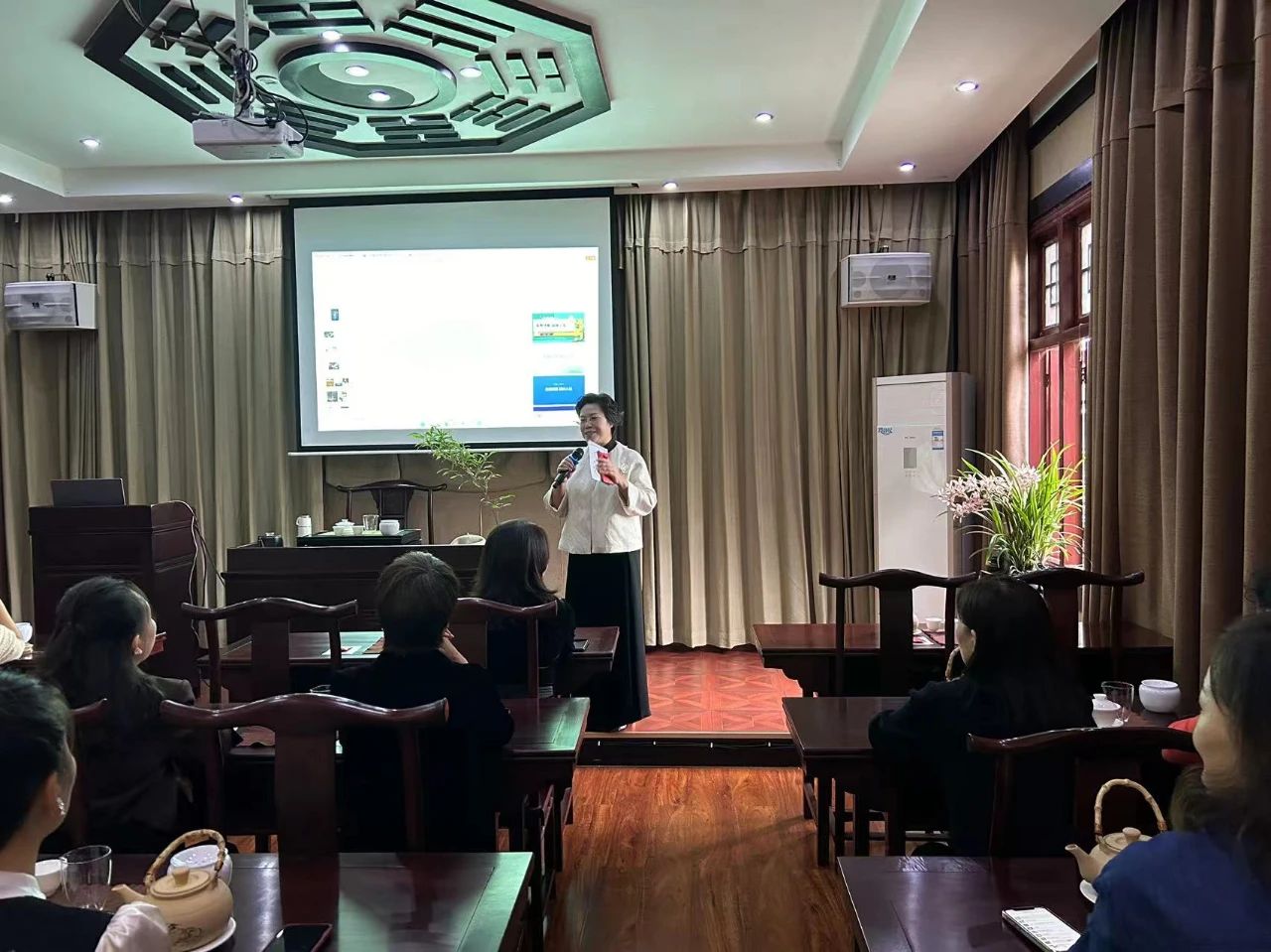 “茶香诗意 品味人生”主题活动