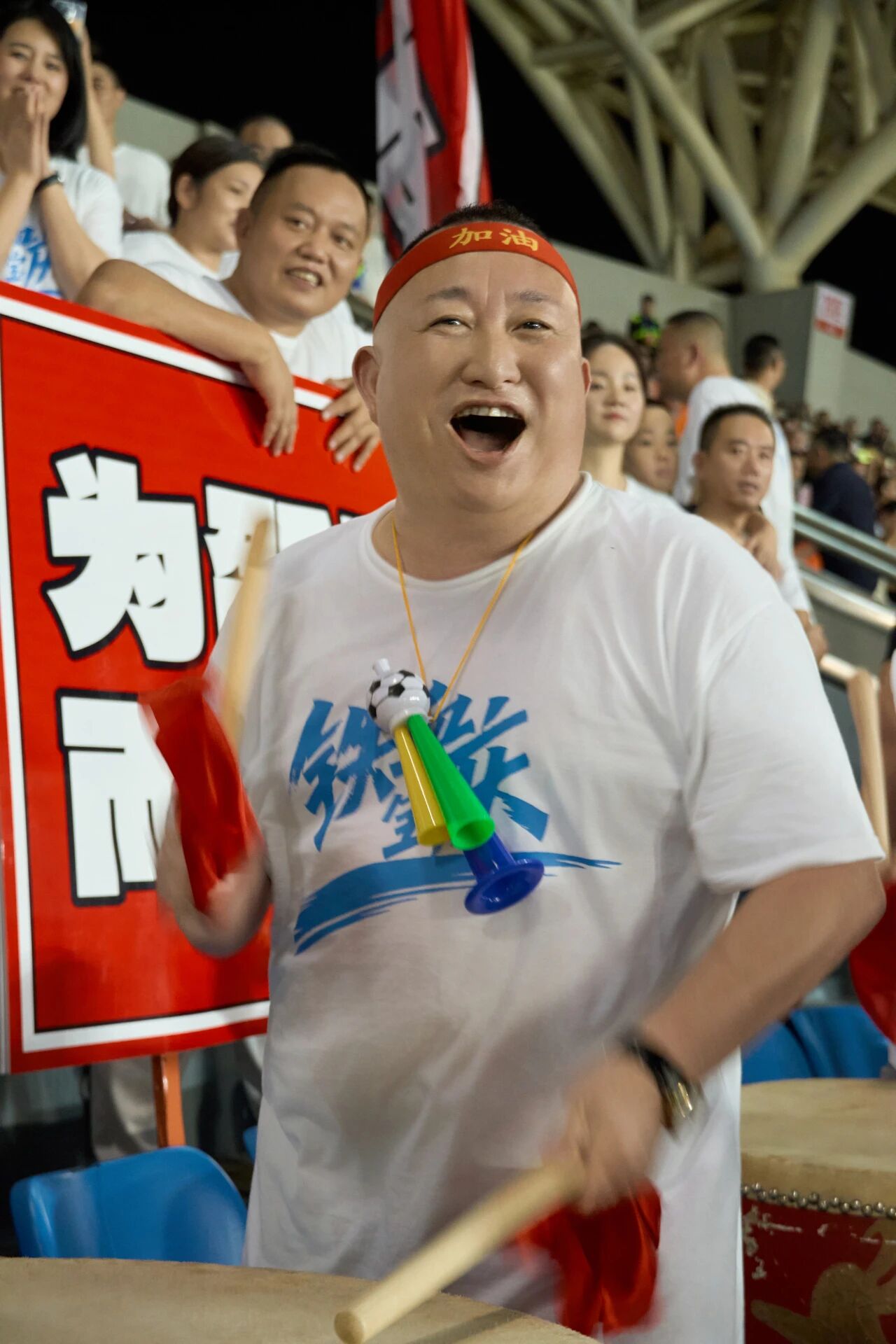 邵阳市创业商会为湘超邵阳队助威加油！